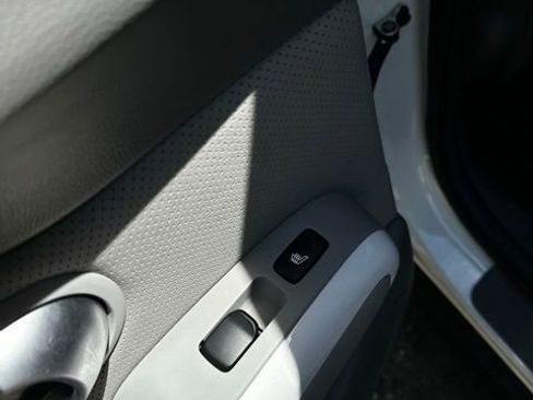 Used 2016 Kia Soul EV + w/ Sun & Fun Package FWD image 13