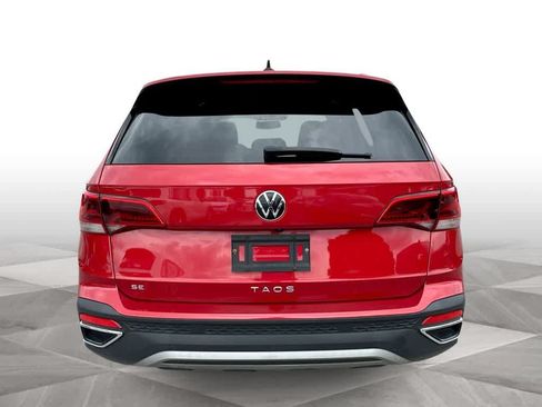 Used 2022 Volkswagen Taos SE w/ Panoramic Sunroof Package FWD image 7