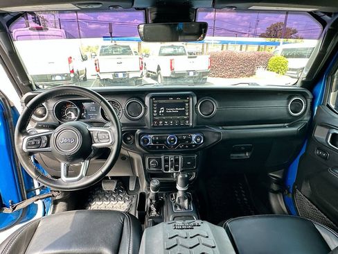 Used 2021 Jeep Gladiator Overland w/ Popular Equipment Package AWD/4WD image 3