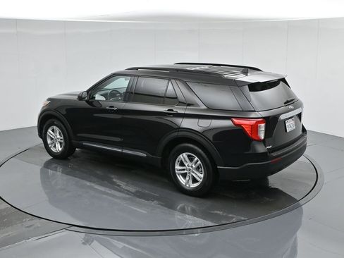 Used 2022 Ford Explorer XLT image 45