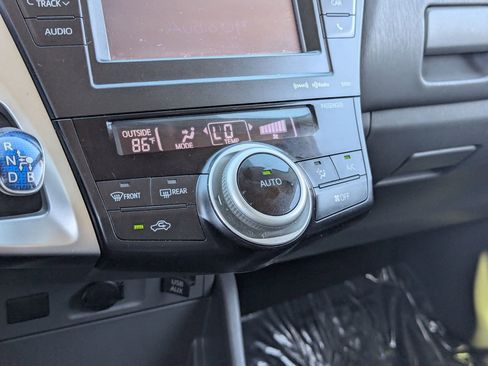 Used 2012 Toyota Prius V Three image 26