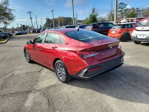 Used 2024 Hyundai Elantra SEL FWD image 3