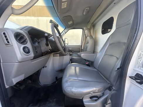 Used 2016 Ford E-350 and Econoline 350 Super Duty image 34