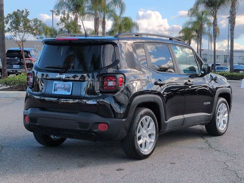 Used 2016 Jeep Renegade Latitude w/ Popular Equipment Group image 10