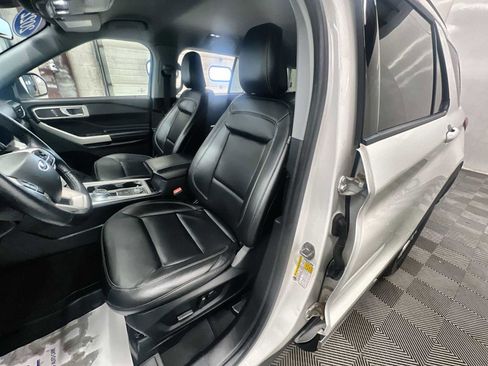 Used 2022 Ford Explorer XLT w/ Equipment Group 202A image 13