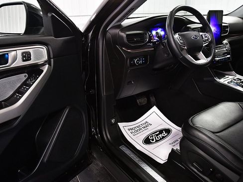 Used 2023 Ford Explorer Limited w/ Limited Technology Package image 17