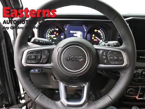 Used 2025 Jeep Wrangler Unlimited Sahara w/ Safety Group AWD/4WD image 10