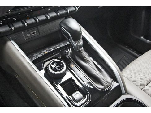 Used 2025 Chevrolet Colorado ZR2 w/ Technology Package image 25