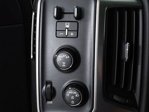 Used 2018 Chevrolet Silverado 1500 LT w/ All Star Edition AWD/4WD image 29