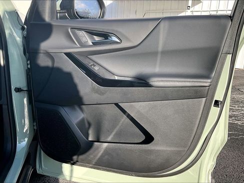 Used 2025 Chevrolet Equinox LT w/ Safety and Technology Package image 26