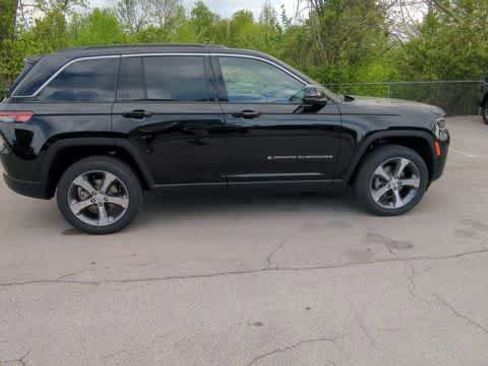 New 2026 Jeep Grand Cherokee Limited w/ Luxury Tech Group II AWD/4WD image 9