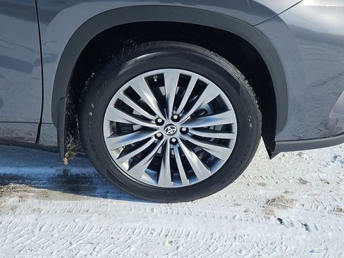 Used 2021 Toyota Highlander Platinum image 10