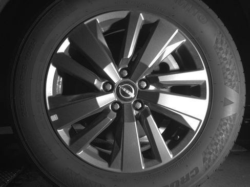 Used 2025 Nissan Pathfinder SV image 14