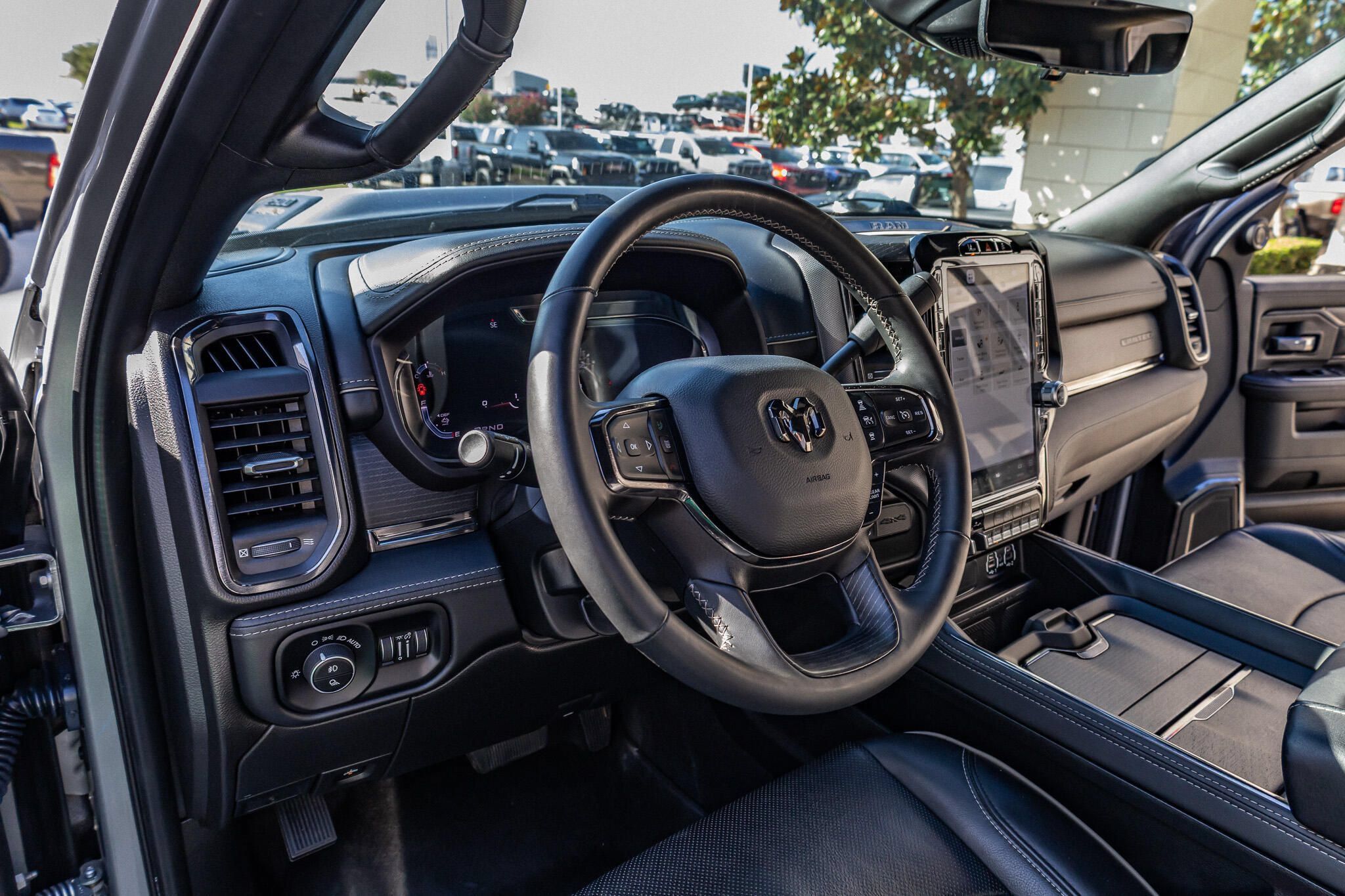 Used 2024 RAM 2500 Limited AWD/4WD image 17