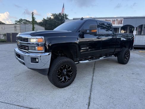 Used 2015 Chevrolet Silverado 2500 LT w/ LT Convenience Package AWD/4WD image 2