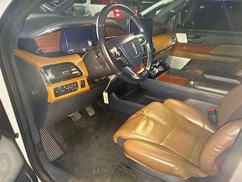 Used 2022 Lincoln Navigator Reserve AWD/4WD image 7