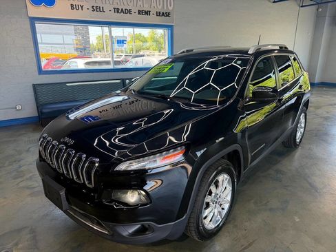 Used 2016 Jeep Cherokee Limited w/ Luxury Group AWD/4WD image 7