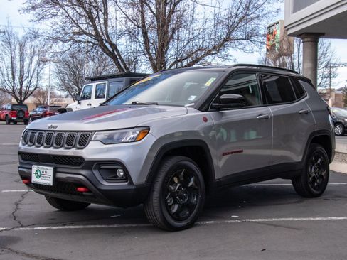 Used 2023 Jeep Compass Trailhawk image 3