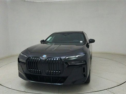 Used 2024 BMW 740i w/ Premium Package image 71