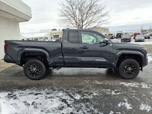 Certified 2025 Toyota Tacoma SR5 image 21