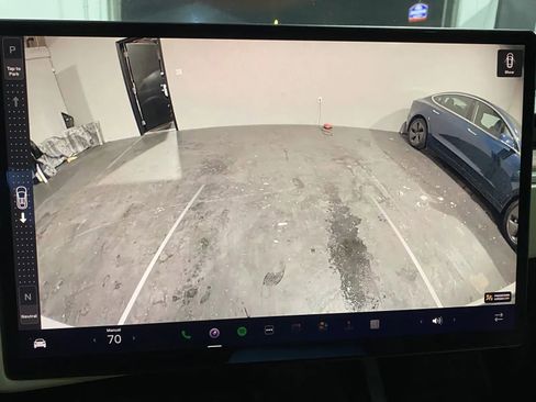 Used 2022 Tesla Model X image 17