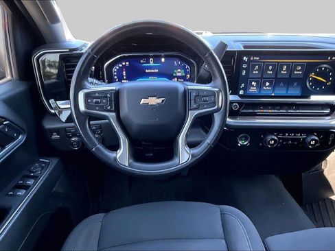 Used 2022 Chevrolet Silverado 1500 LT AWD/4WD image 5