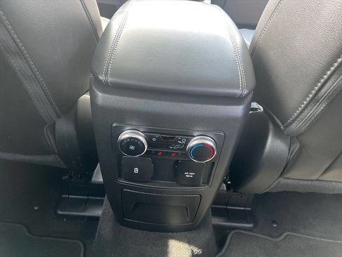 Used 2022 Ford Explorer Limited w/ Equipment Group 301A AWD/4WD image 16