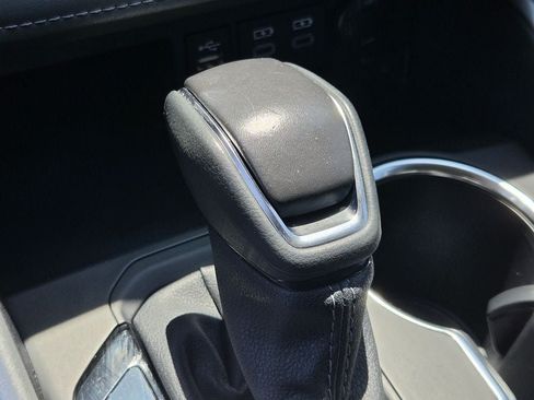 Used 2025 Toyota Highlander LE FWD image 21