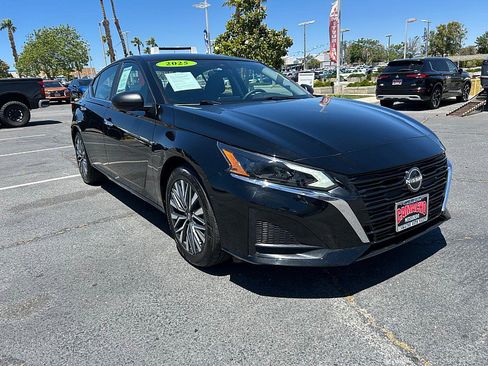 Used 2025 Nissan Altima 2.5 SV FWD image 1
