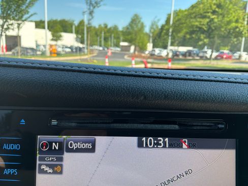 Used 2015 Toyota Sienna XLE w/ XLE Navigation Package FWD image 29