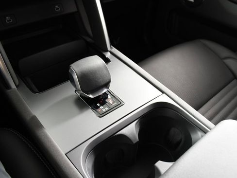 Used 2025 Land Rover Discovery Sport Dynamic SE image 32