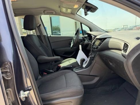Used 2019 Chevrolet Trax LT w/ LPO, Cargo Package FWD image 9