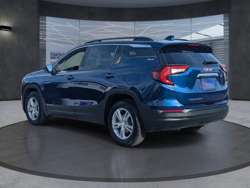 Used 2023 GMC Terrain SLE w/ Driver Convenience Package image 4