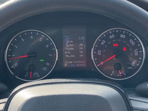 Used 2021 Toyota RAV4 XLE w/ Convenience Package image 18