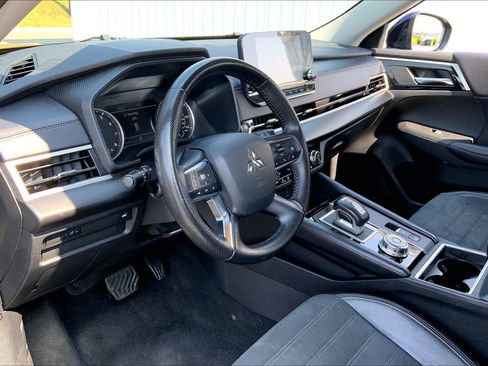 Used 2024 Mitsubishi Outlander SE AWD/4WD image 13