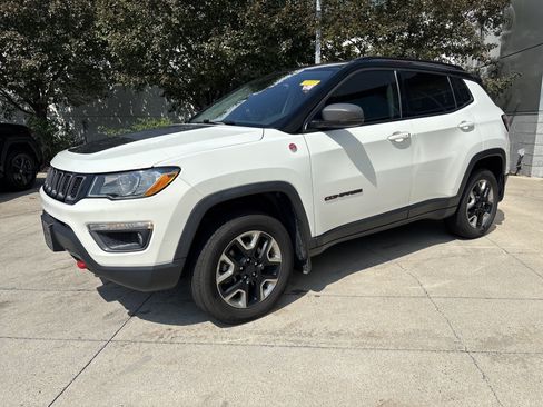 Used 2018 Jeep Compass Trailhawk w/ Cold Weather Group AWD/4WD image 3