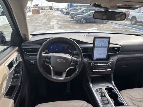 Used 2020 Ford Explorer Platinum w/ Premium Technology Package image 24