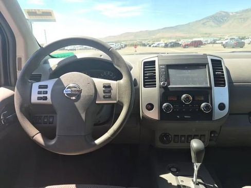 Used 2021 Nissan Frontier SV AWD/4WD image 2