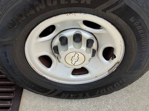 Used 2018 Chevrolet Express 2500 w/ Driver Convenience Package RWD image 46