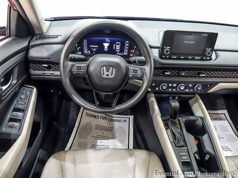 Used 2025 Honda Accord SE image 18