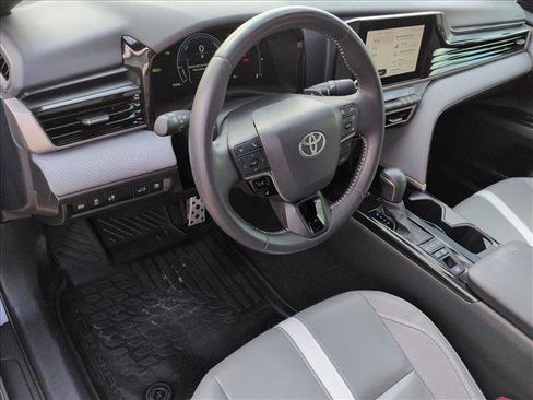 Used 2025 Toyota Camry SE image 9
