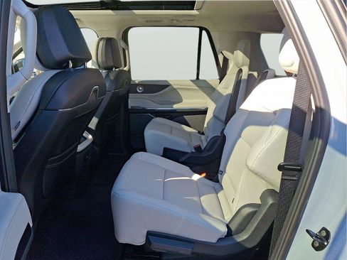 New 2025 Lincoln Navigator L Reserve image 10