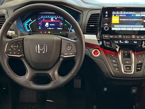 Used 2024 Honda Odyssey Sport image 14