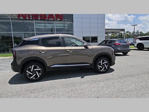 Used 2025 Nissan Kicks SV w/ SV Premium Package FWD image 35