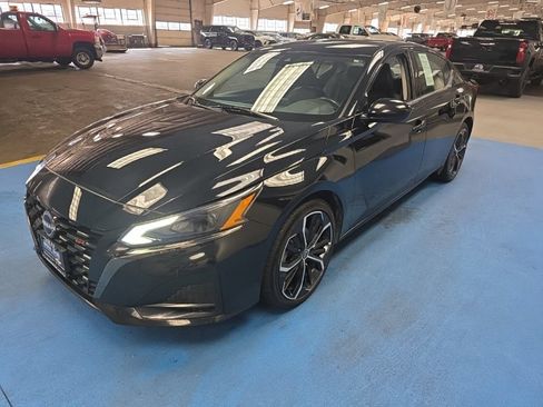 Used 2024 Nissan Altima 2.5 SR FWD image 12