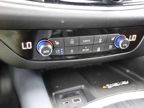 Used 2022 Buick Enclave Premium w/ Experience Buick Package AWD/4WD image 30