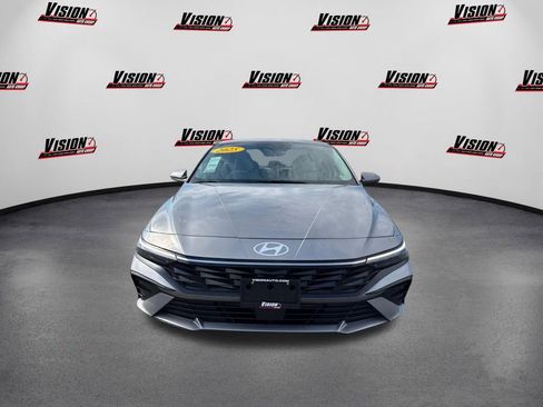 Used 2025 Hyundai Elantra Limited FWD image 2