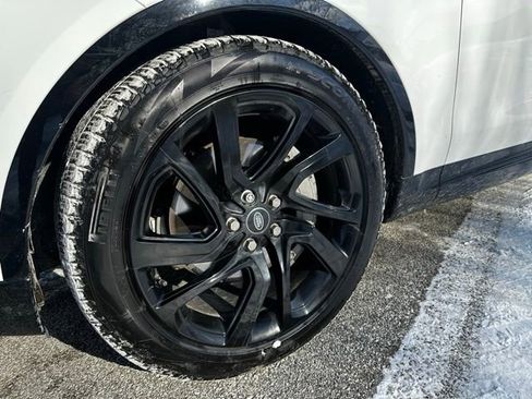 Used 2023 Land Rover Discovery S R-Dynamic image 9