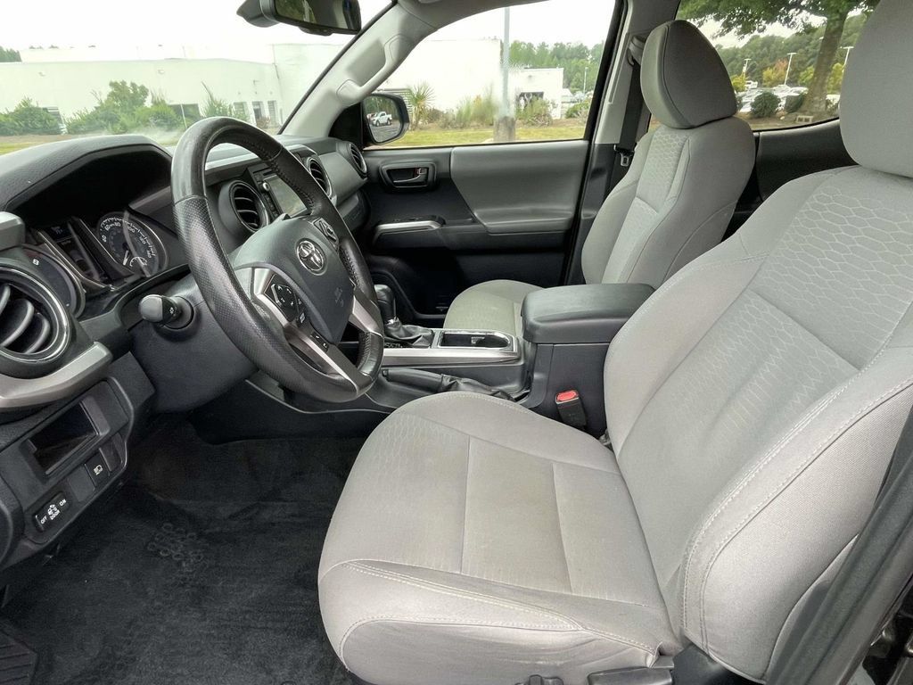 Used 2018 Toyota Tacoma SR5 RWD image 16