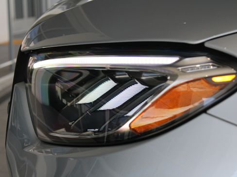 Used 2026 Mercedes-Benz GLC 300 4MATIC image 13